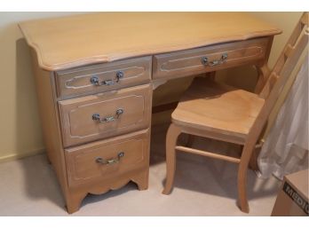 Vintage Ethan Allen Light Wood Childrens 4 Drawer Desk With Chair