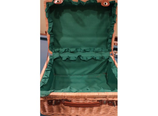 Unique Decorative Accessories & Vintage Traveling Baskets/Cases