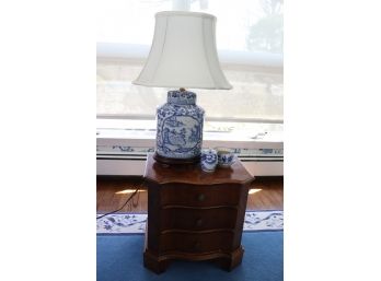 Classic Burl Wood Miniature Side Table With Porcelain Ginger Jar Lamp