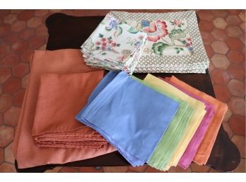 Lot Of Bright & Cheerful Vintage Placemats, Tablecloth & Coordinating Napkins