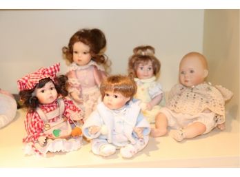 5 Dolls Include: B. Creedy, Arianna, Made In Italy