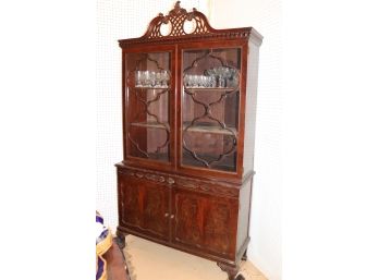 Vintage 1920-30s Chippendale Mahogany Corner China Cabinet With Beautiful Crown & Carved Detail