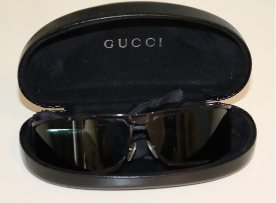 Womens Gucci Sunglasses With Original Leather Carrying Case