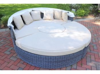 4 Piece Oversized Indoor/Outdoor Round Daybed With Canopy & Ottomans