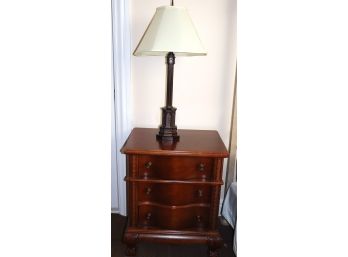 Traditional 3 Drawer End Table With Metal Table Lamp