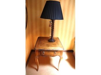 Vintage Hekman Wood Side Table With Twisted & Turned Wood & Brass Table Lamp