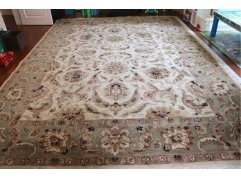 Beautiful Classic-Traditional Style Wool Area Rug With Center Medallion