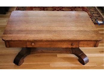 Early American Style Oak Coffee Table With A Front Drawer & Rounded Edges Nice Wood Grain Surface