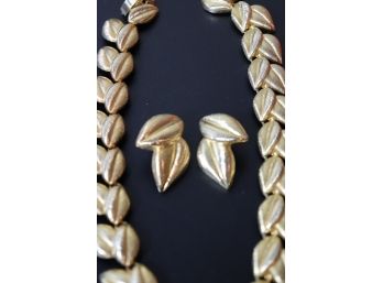 Leaf Pattern Gold Toned Necklace With Matching Earrings