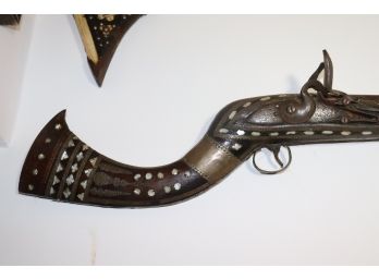 Curved Handle Ca. 1797 English Hunting Rifle, Coat Of Arms, Pearl Inlay & Hammered Brass Accents  Holder