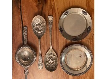 Sterling Silver Pair Of Fancy Floral Fruit Spoons, Tea Strainer 2 Appetizer Plates, Approx Wt  9.55 Ozt