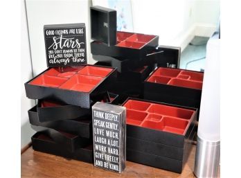 Set Of 8 Plastic Bento Boxes, Modern Table Lamp & 2 Inspiration Sayings