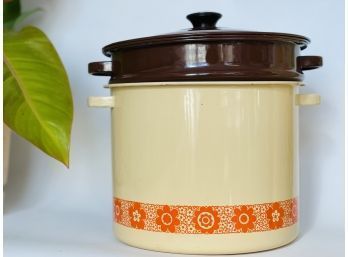 Vintage Enameled Pot Set With Straninder And Lid.