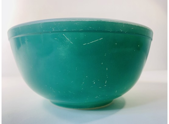 Vintage Pyrex Teal Mixing Bowl (1.5 Quart)