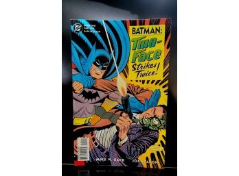 DC Comics  Batman : Two Face Strikes Twice #2 Flip Book 1993