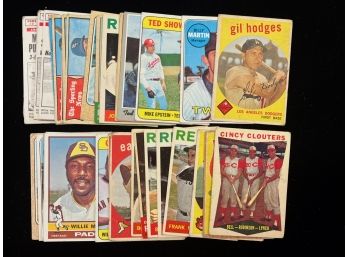 (37) 1959-1976 Baseball Cards With Hall Of Famers