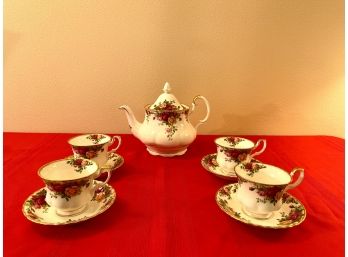 Old Country Roses Royal Albert Teapot And 4 Cups And Saucers