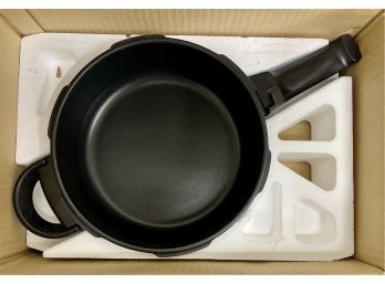 Cook's Essential Pot W/lid