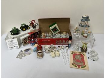 Lot Of Vintage Holiday Ornaments/decor