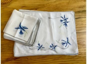 Vintage Set Of Linen Tablecloths And Napkins