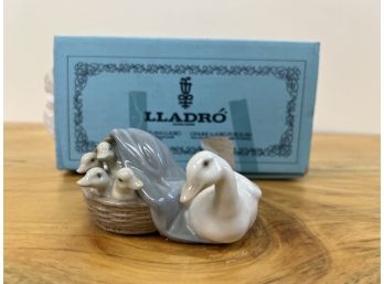 Lladro Mother Duck Amd Ducklings