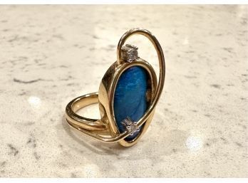 18k Ring With Opal And Diamonds