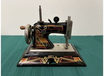 Casige 101c Small Toy Sewing Machine
