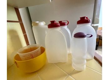 Lot Of 7 Plastic Rubbermaid Juice Bottles And Measuring Cups