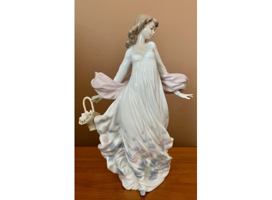LLadro Woman With Basket