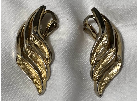 Crown Trifari Gold Tone Clip On Earrings