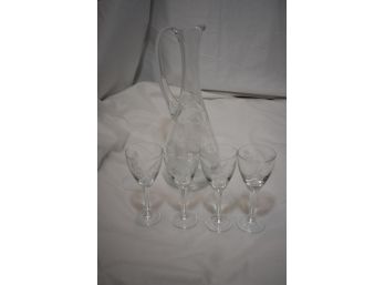 Beautifully Etch Crystal Decanter With 4 Matching  Crystal Stemware