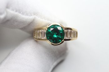 14K YELLOW GOLD SYNTHETIC EMERALD AND CZ SOLITAIRE WITH ACCENTS ROUND CUT GEMSTONE ESTATE JEWELRY SIZE 8