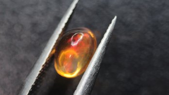 OPAL - NATURAL MEXICAN FIRE OPAL 0.76CT, 7MM X 5MM X 3.5MM LOOSE GEMSTONE ESTATE CABACHON OVAL