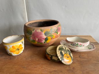 GROUP OF HAND PAINTED POTTERY / CERAMICS