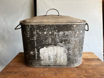 METAL LIDDED CONTAINER