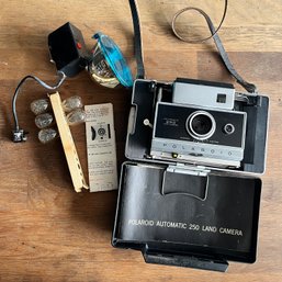 Vintage Polaroid Automatic Polaroid 250 Land Camera