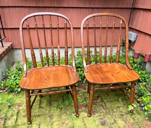 PAIR OF PENNSYLVANIA HOUSE SPINDLE BACK DINING CHAIRS