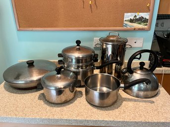 LOT OF ALUMINIUM & STAINLESS STEEL COOKWARE 11 PIECES
