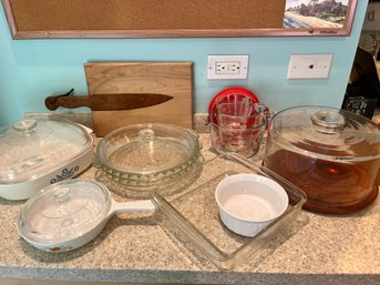 LOT OF MISC KITCHEN ITEMS ,COOKWARE, CASSEROLE DISHES, ETC