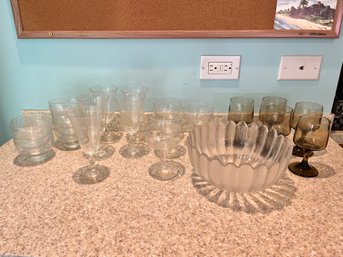 VINTAGE ETCHED GLASSWARE & BOWLS - INCLUDING & ROSENTHAL SERVING BOWL