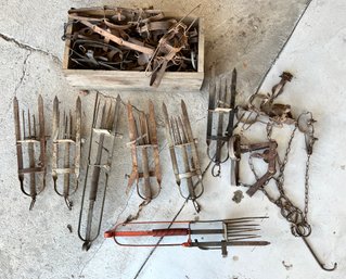 LARGE LOT OF ASSORTED ANIMAL TRAPS