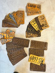 COLLECTION OF VINTAGE NEW YORK STATE LICENSE PLATES