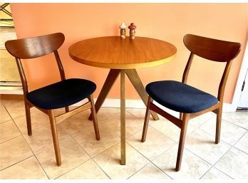 West Elm Circular Cafe Dining Kitchen Table And 2 Chairs