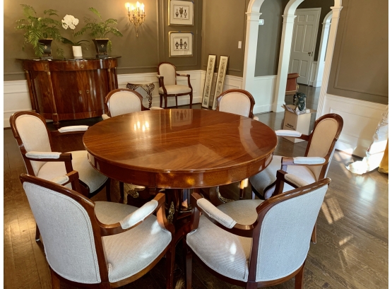 Stunning! Mahogany Dining Room Table  51' Round Diameter - Can Extend To 141' Long With 4 22.5' Leaves