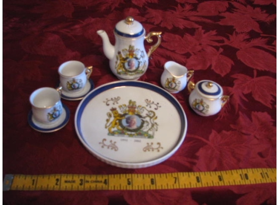 QUEEN ELIZABETH II GOLDEN JUBILLEE Miniature TEA SET