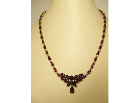 Vintage Sterling Silver Garnet 16' Necklace -- Very  Nice Quality Construction