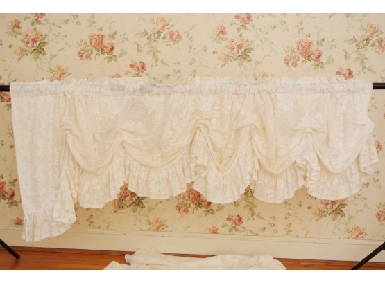 Vintage Lace Balloon Valance And  Quaker Lace Table Cloths- 5 Pieces Total