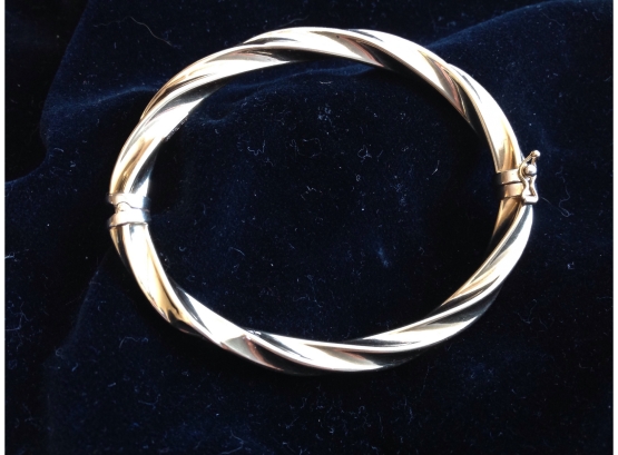 18k Gold Spring Hinge Bangle Bracelet - 9.4 Grams