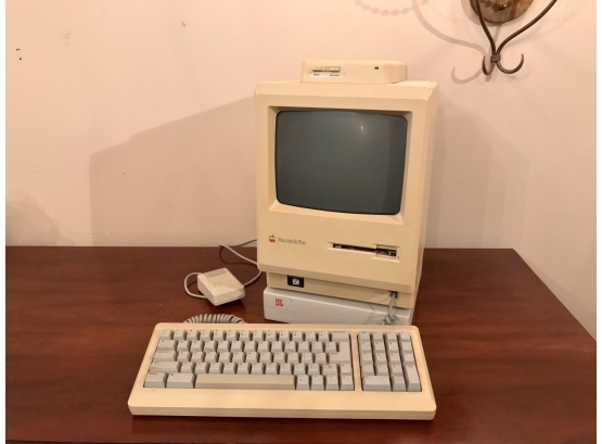 Macintosh Plus Computer, Model: M-1