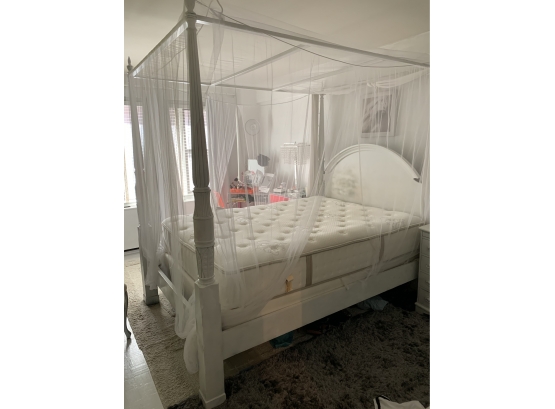 Queen Vintage 4 Poster Bed Painted White  (mattress And Bedding Sold Separately)